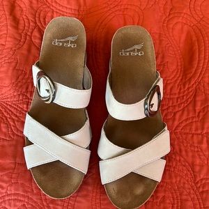 Dansko wedged Slides Cream